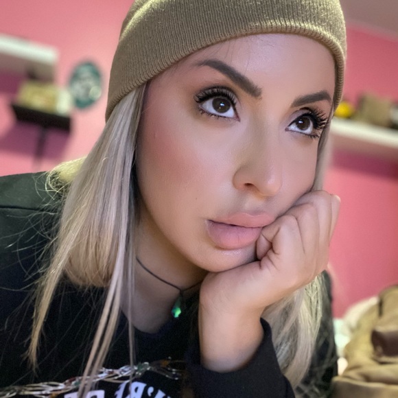 Meet your Posher, Nadia - Picture 1 of 1